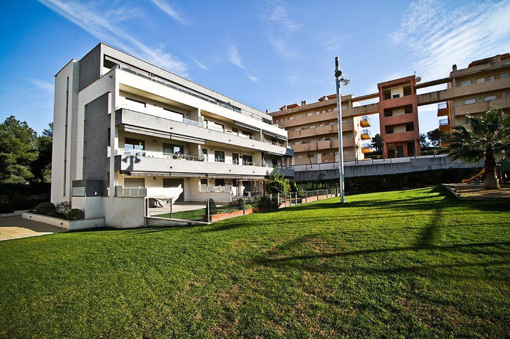 J Tramuntana Planet Costa Dorada Apartman Salou Kültér fotó